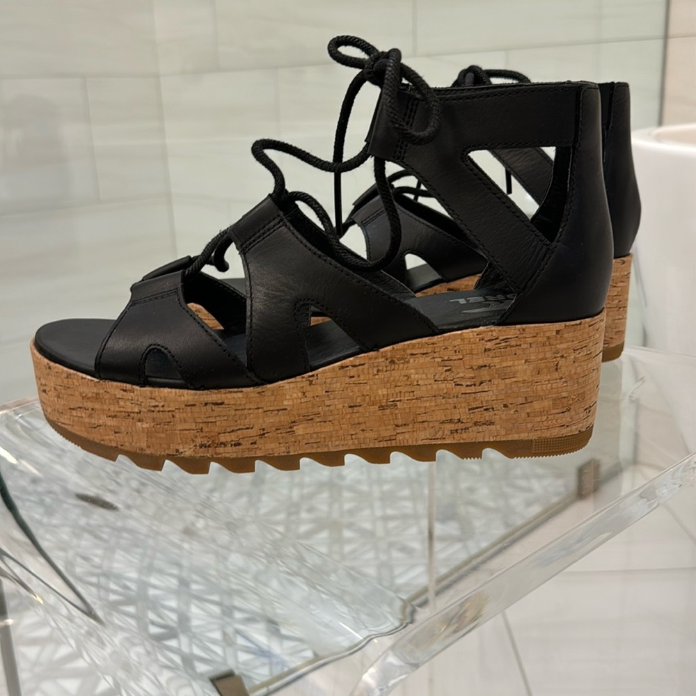 Size 9.5 Sorel Lace Up Sandal